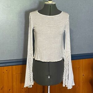 🔥3 for $15 Sale- Kimchi Blue bell sleeve top